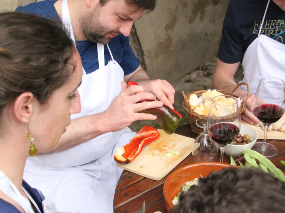 Gemeinsames Zubereiten einer traditionellen Paella beim Incentive auf Mallorca