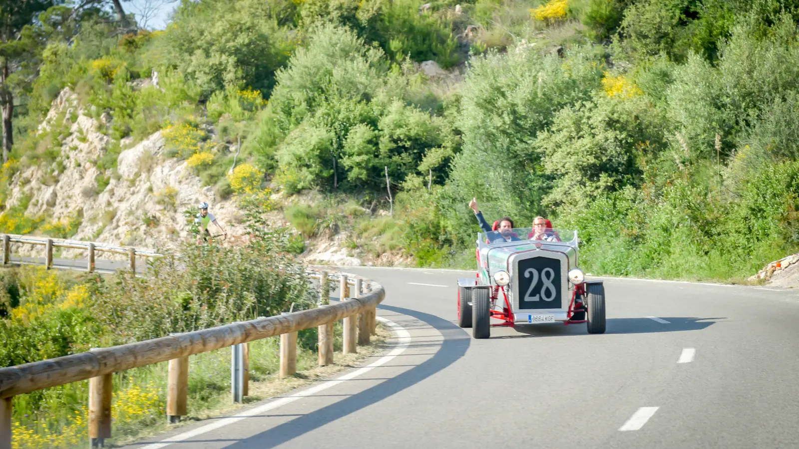 Retro-Excursion with Electric Turbo-Cars ? Sustainable Incentive
