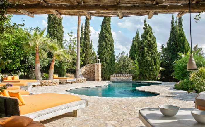 LuxuryTravel OpenerSlide3