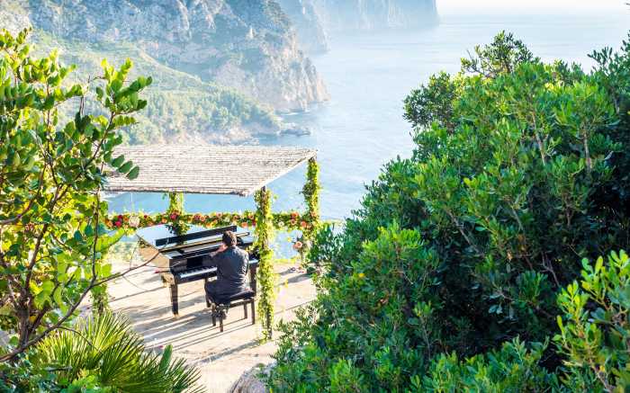 LuxuryTravel OpenerSlide5