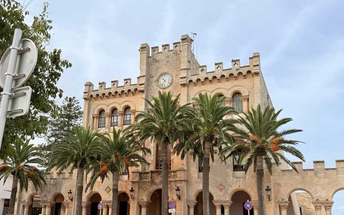 Private City Tour Ciutadella Menorca Ayuntamiento